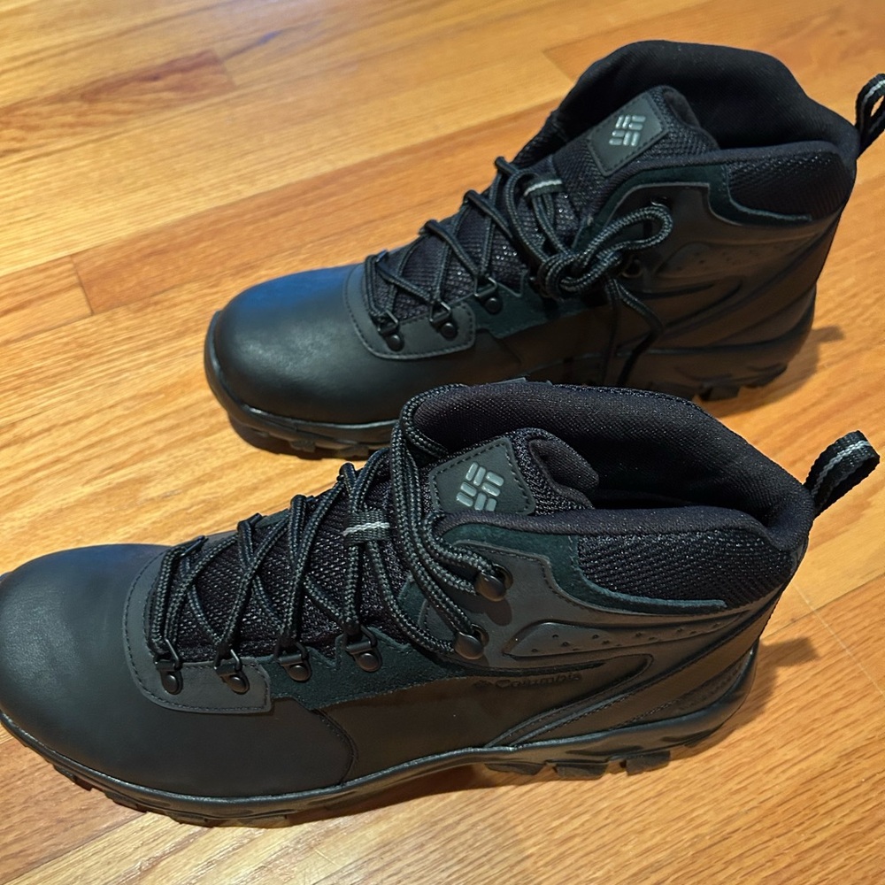 New Columbia Men's Black Waterproof Boots. Newton Ridge Waterproof II - Picture 4 of 7